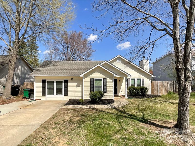 9617 Farmridge Ln, Matthews, NC 28105