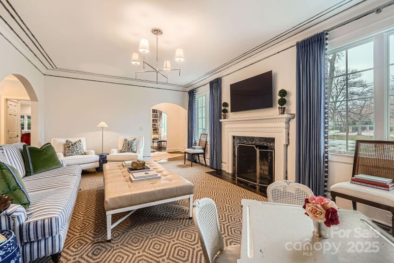 2034 Sharon Ln, Charlotte, NC 28211