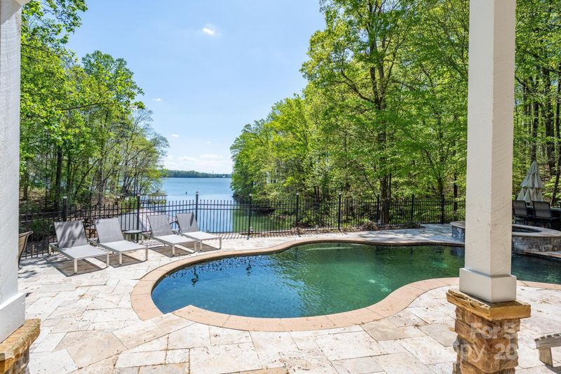 1676 Sherwood Ct, Sherrills Ford, NC 28673