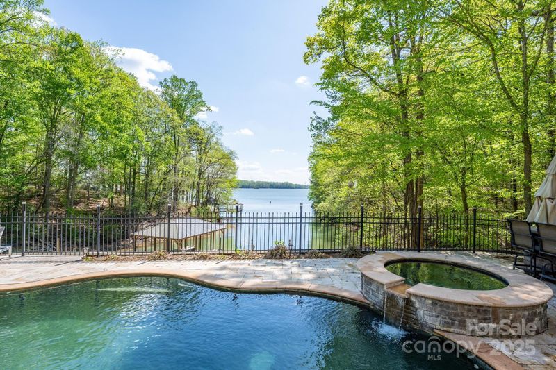 1676 Sherwood Ct, Sherrills Ford, NC 28673