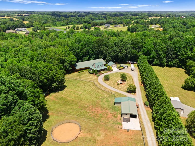 1363 John Cline Ct, Lincolnton, NC 28092