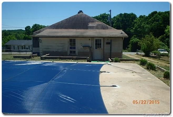 2 Seminole Dr, Gastonia, NC 28054