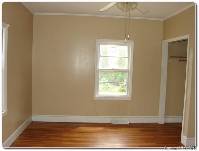2 Seminole Dr, Gastonia, NC 28054
