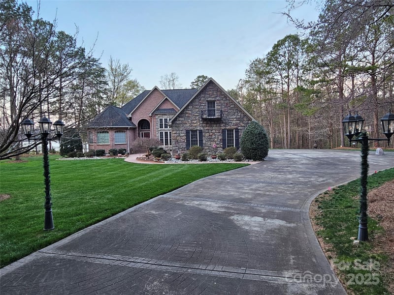 1832 Marthas Vineyard Rd, York, SC 29745