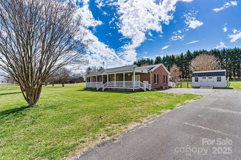 4850 Whitener Rd, Hickory, NC 28602