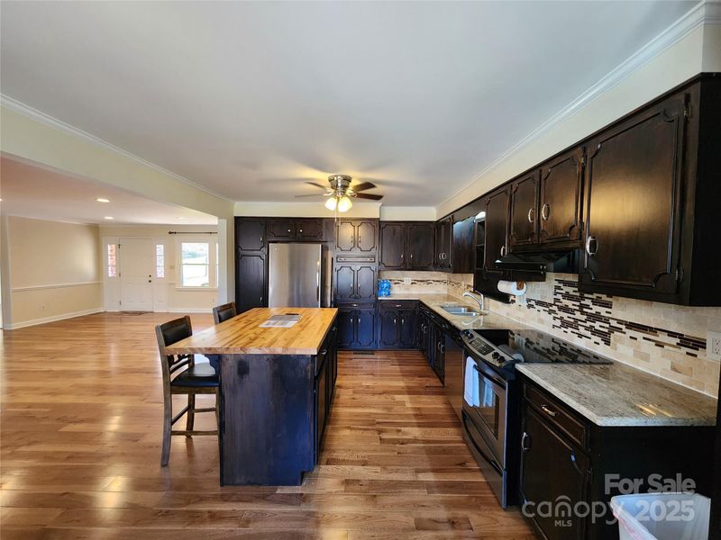 1301 Huckleberry Dr, Lincolnton, NC 28092