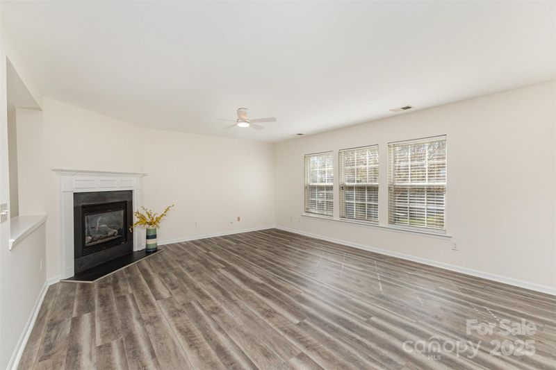 9705 Falling Stream Dr, Charlotte, NC 28214