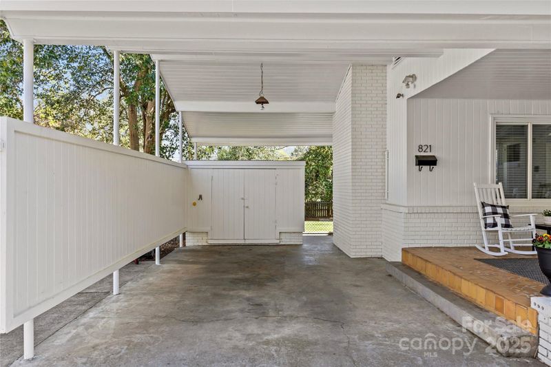 821 Fairbanks Rd, Charlotte, NC 28210