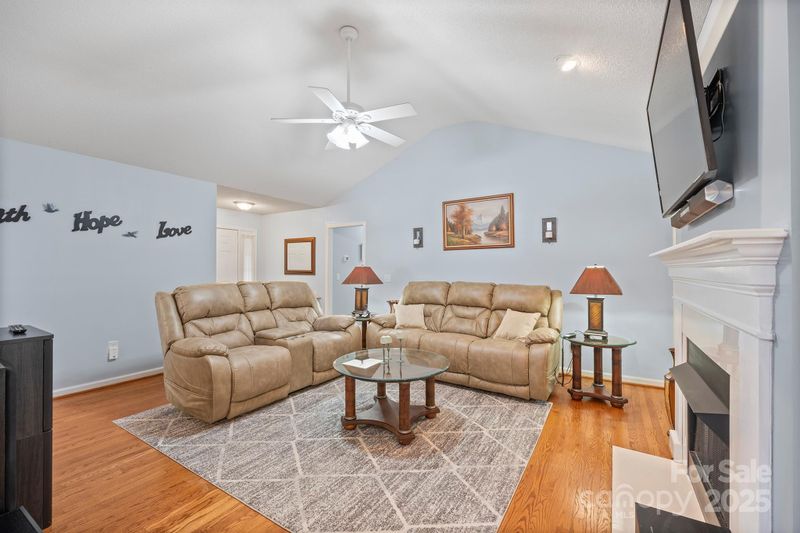 8801 Oldenburg Dr, Mount Pleasant, NC 28124