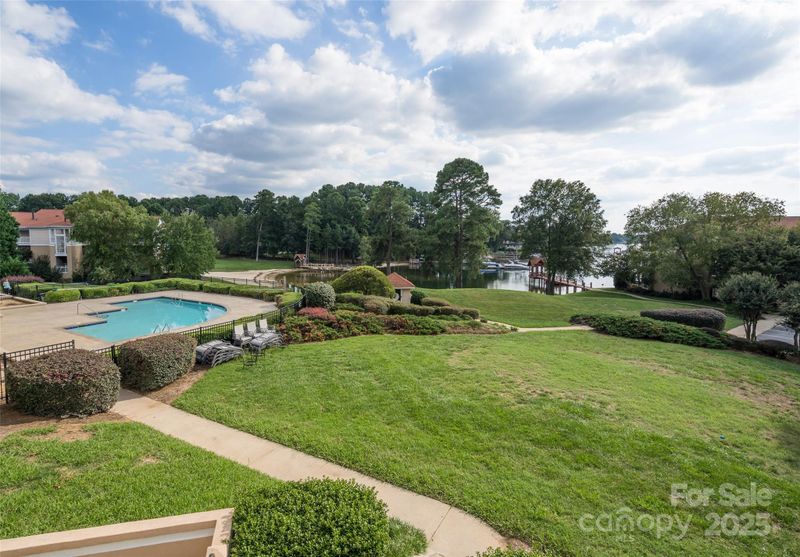17919 Kings Point Dr, Cornelius, NC 28031