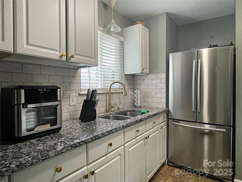 3738 Ashley Hall Dr, Charlotte, NC 28227