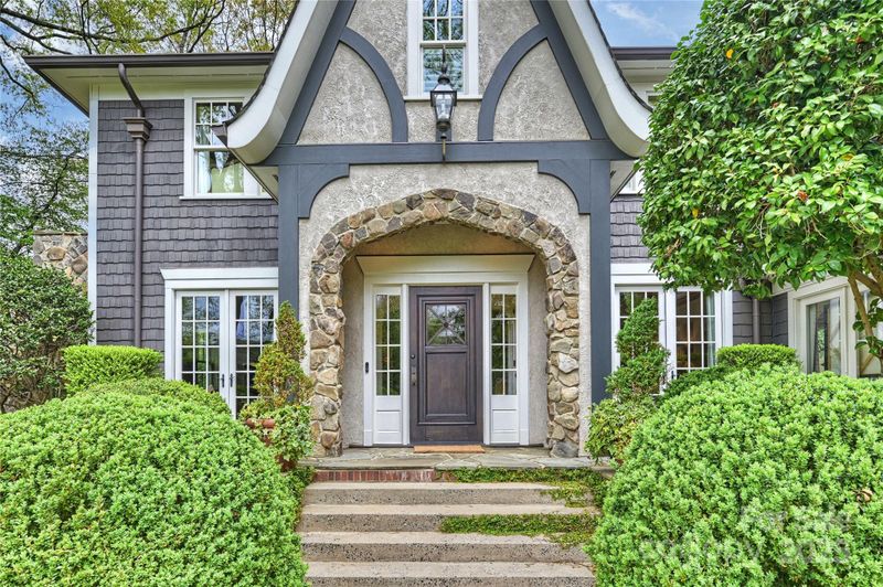 812 Bromley Rd, Charlotte, NC 28207