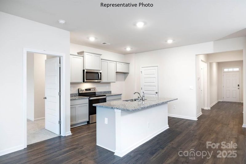 808 Candy Dr, Statesville, NC 28677