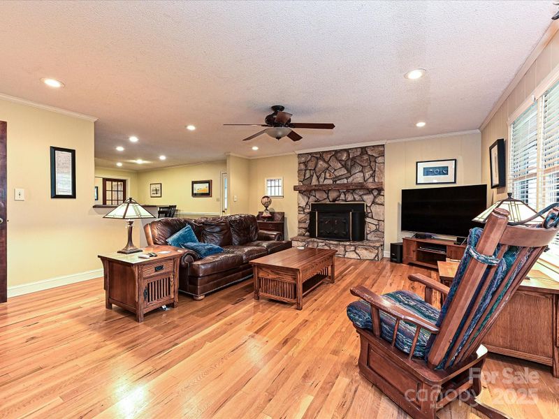 119 Dills Dr, Dallas, NC 28034