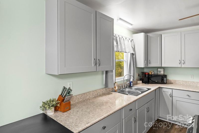 1301 Jackson St, Kannapolis, NC 28083