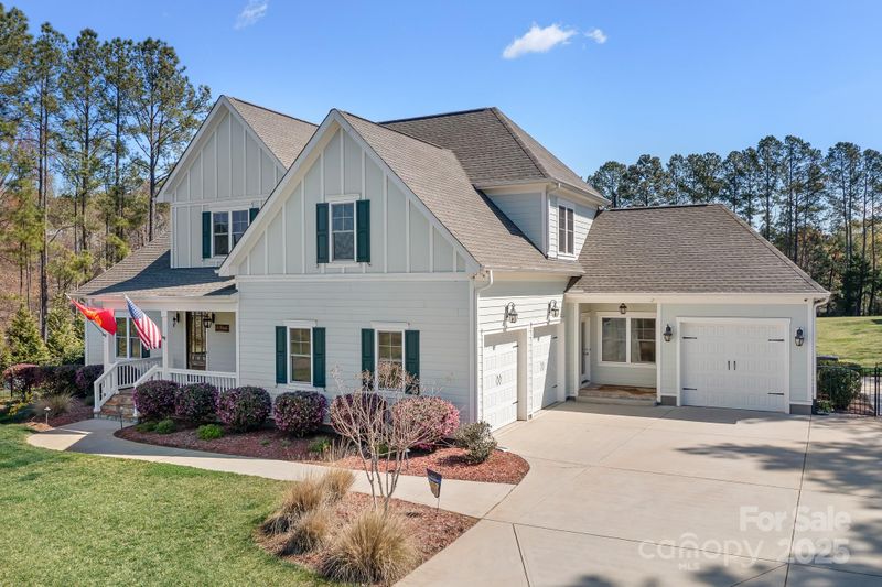 127 Castle Dr, Mooresville, NC 28117