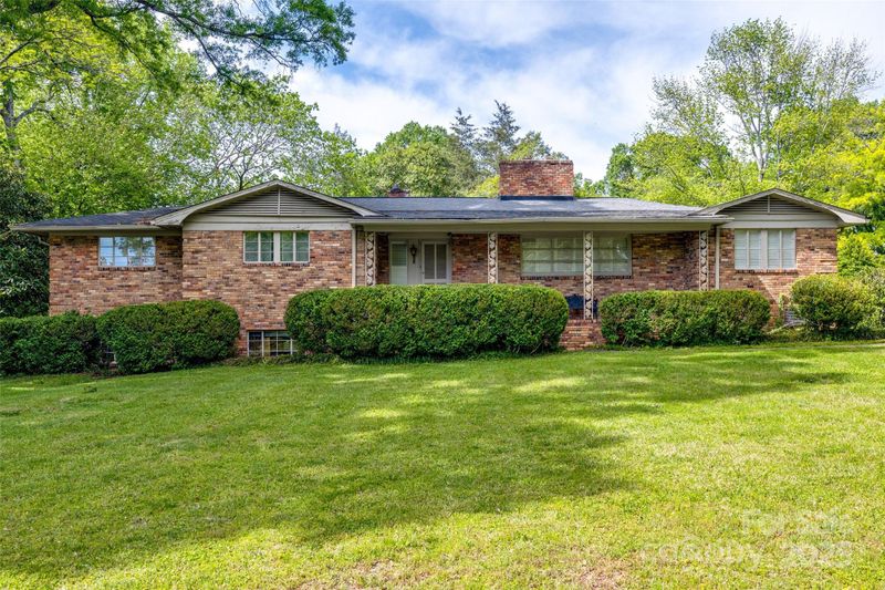 3330 Foxcroft Rd, Charlotte, NC 28211