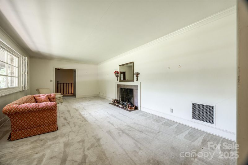3330 Foxcroft Rd, Charlotte, NC 28211