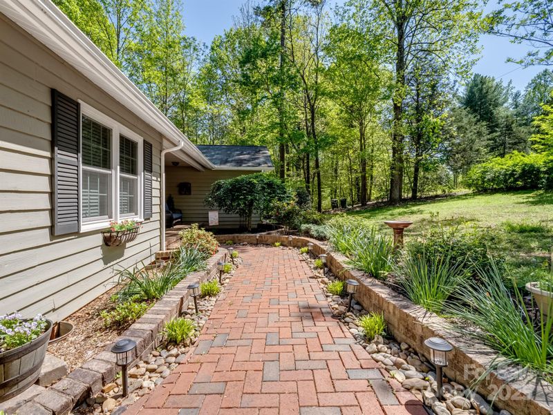 7624 Cedarbrook Dr, Charlotte, NC 28215