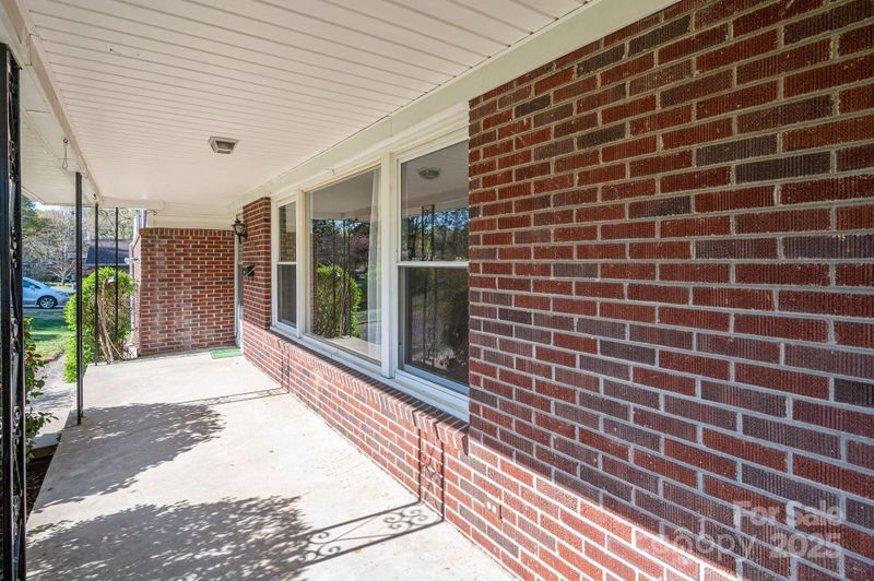 521 Hawthorne Ln, Gastonia, NC 28054