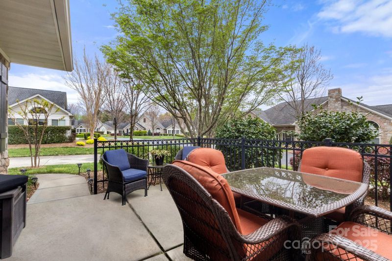 744 Ledgestone Ct, Tega Cay, SC 29708