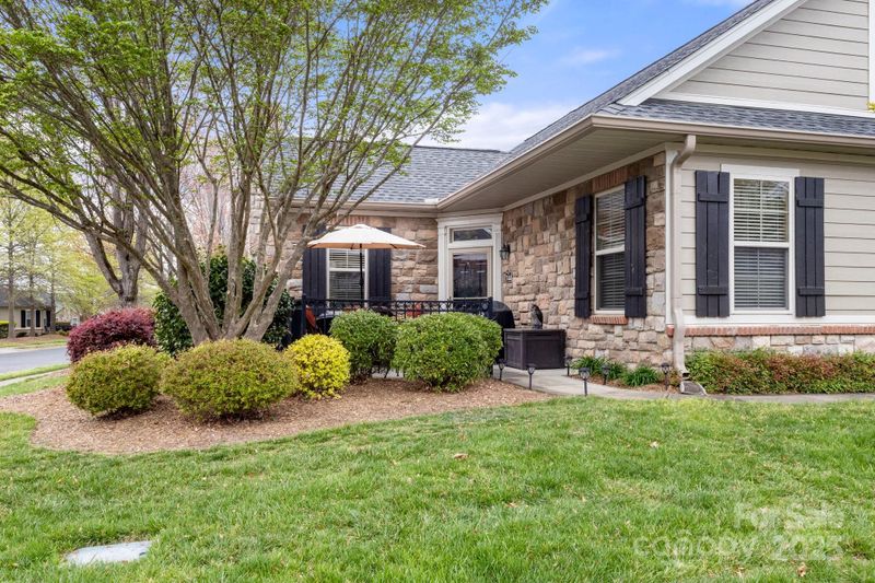 744 Ledgestone Ct, Tega Cay, SC 29708
