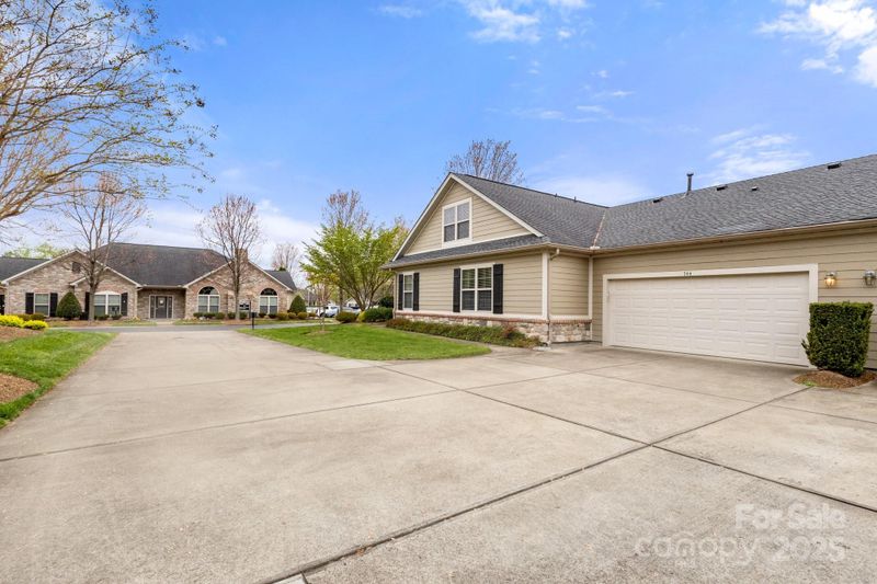 744 Ledgestone Ct, Tega Cay, SC 29708