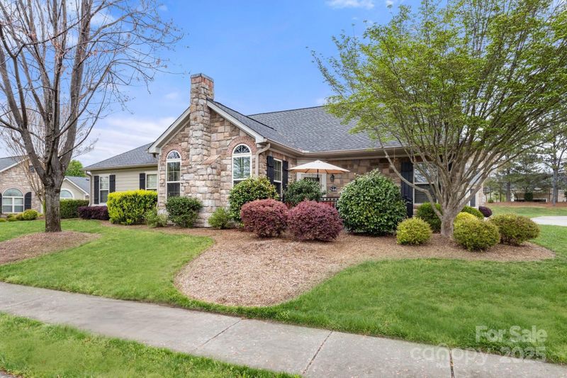 744 Ledgestone Ct, Tega Cay, SC 29708