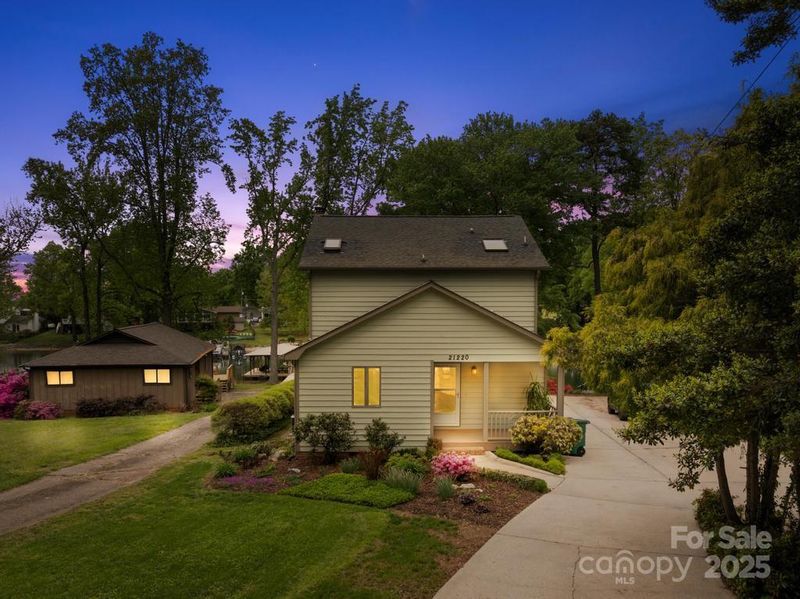 21220 Rio Oro Dr, Cornelius, NC 28031