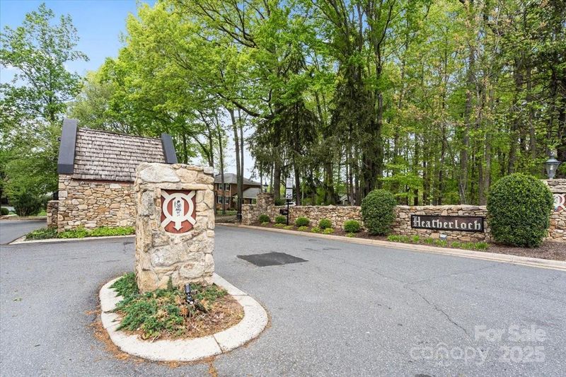 1618 Heatherloch Dr, Gastonia, NC 28054
