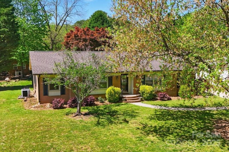 110 Tanglewood Dr, Kannapolis, NC 28081