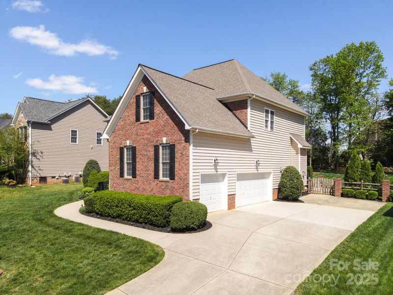 202 Weeping Spring Dr, Mooresville, NC 28115