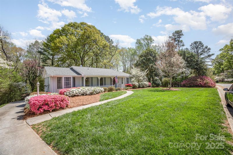 726 Grandview Dr NE, Concord, NC 28025
