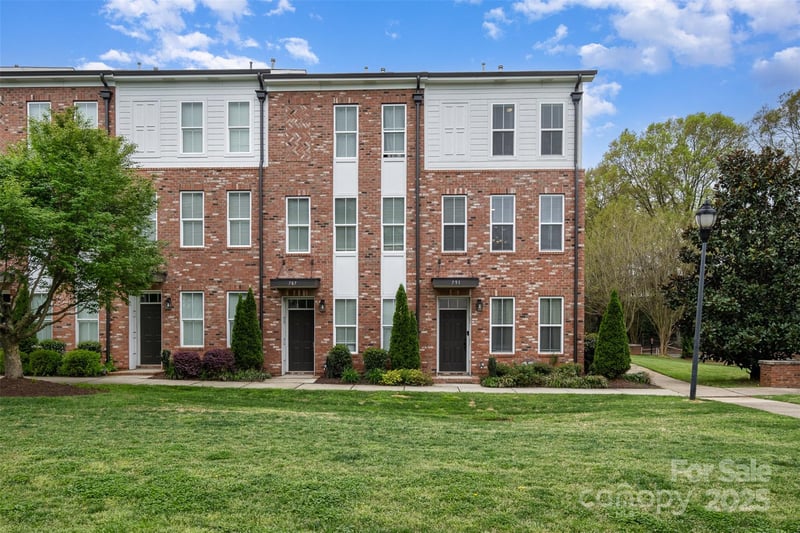 791 Seigle Point Dr, Charlotte, NC 28204