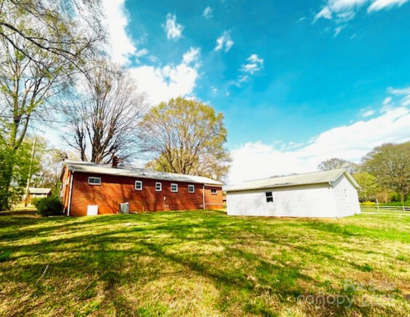 215 E K St, Newton, NC 28658