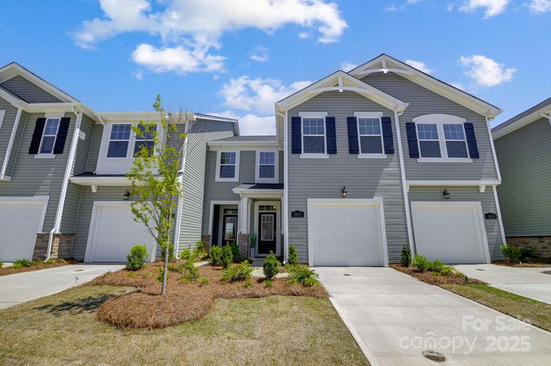 8034 Downy Oak Ln, Charlotte, NC 28269