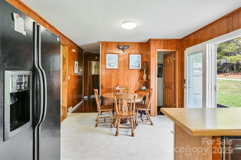 29 Delta Dr, Hendersonville, NC 28792