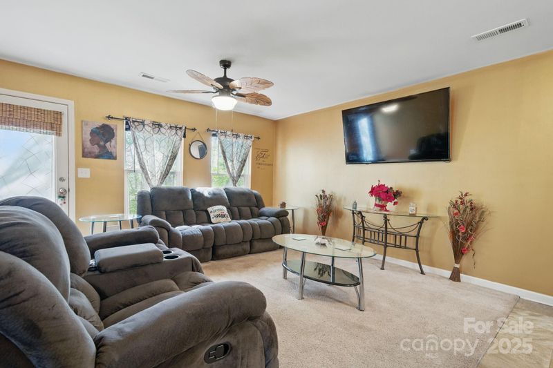 3944 Hemingway Dr NW, Hickory, NC 28601