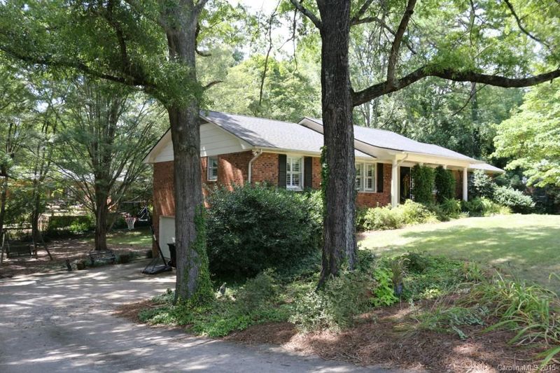 624 Foxwood Dr, Concord, NC 28025