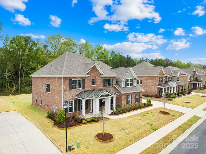 705 Brown Creek Dr, Matthews, NC 28104