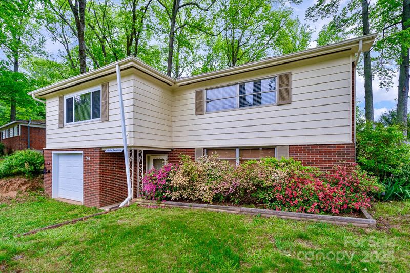 1409 Sherwood Dr, Kannapolis, NC 28081