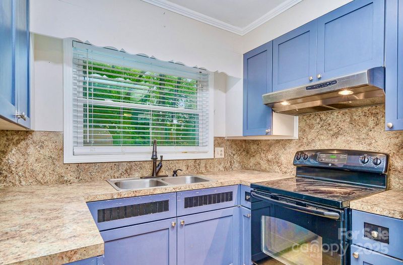1409 Sherwood Dr, Kannapolis, NC 28081