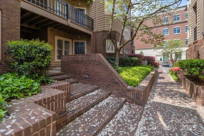 1109 E Morehead St #22, Charlotte, NC 28204