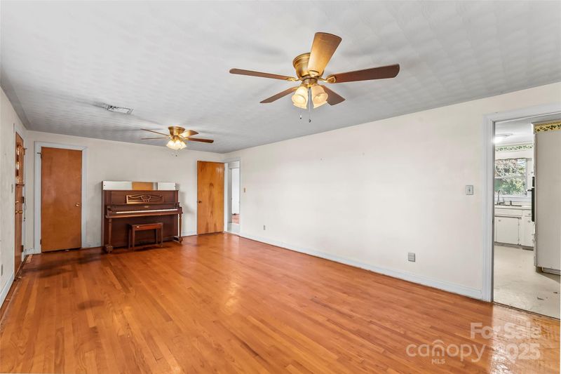 3320 28th St NE, Hickory, NC 28601