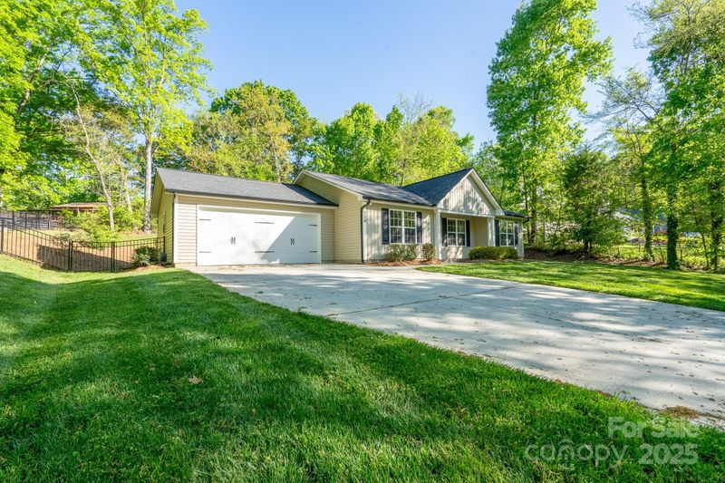 556 Westwood Dr, Kannapolis, NC 28081