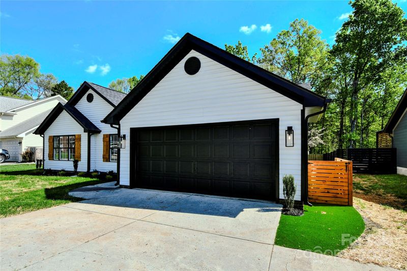 8811 Steelechase Dr, Charlotte, NC 28273