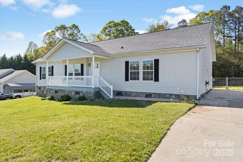 1058 Canada Dr, Dallas, NC 28034