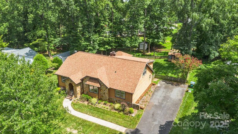 8835 Glencroft Rd, Mint Hill, NC 28227