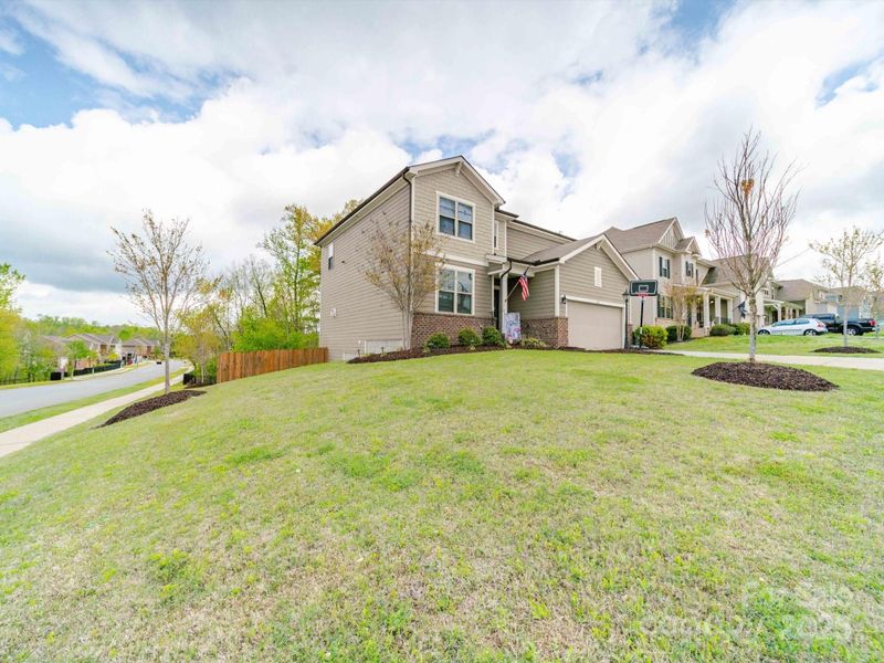 807 Oak Manor Dr SE, Concord, NC 28025
