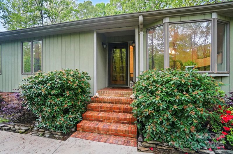 109 Canterbury Ln, Matthews, NC 28104